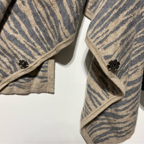 Soft Surrounding Go Lively Zebra Travel Poncho Sweater One Size Wool Cashmere - Picture 5 of 10